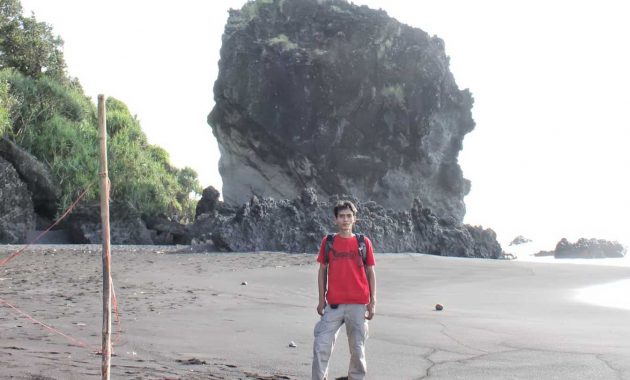 pantai watu godeg