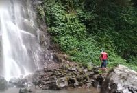 air terjun sinar tiga