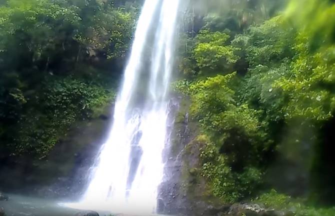 air terjun way tayas gunung rajabasa