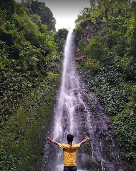 spot air terjun sinar tiga